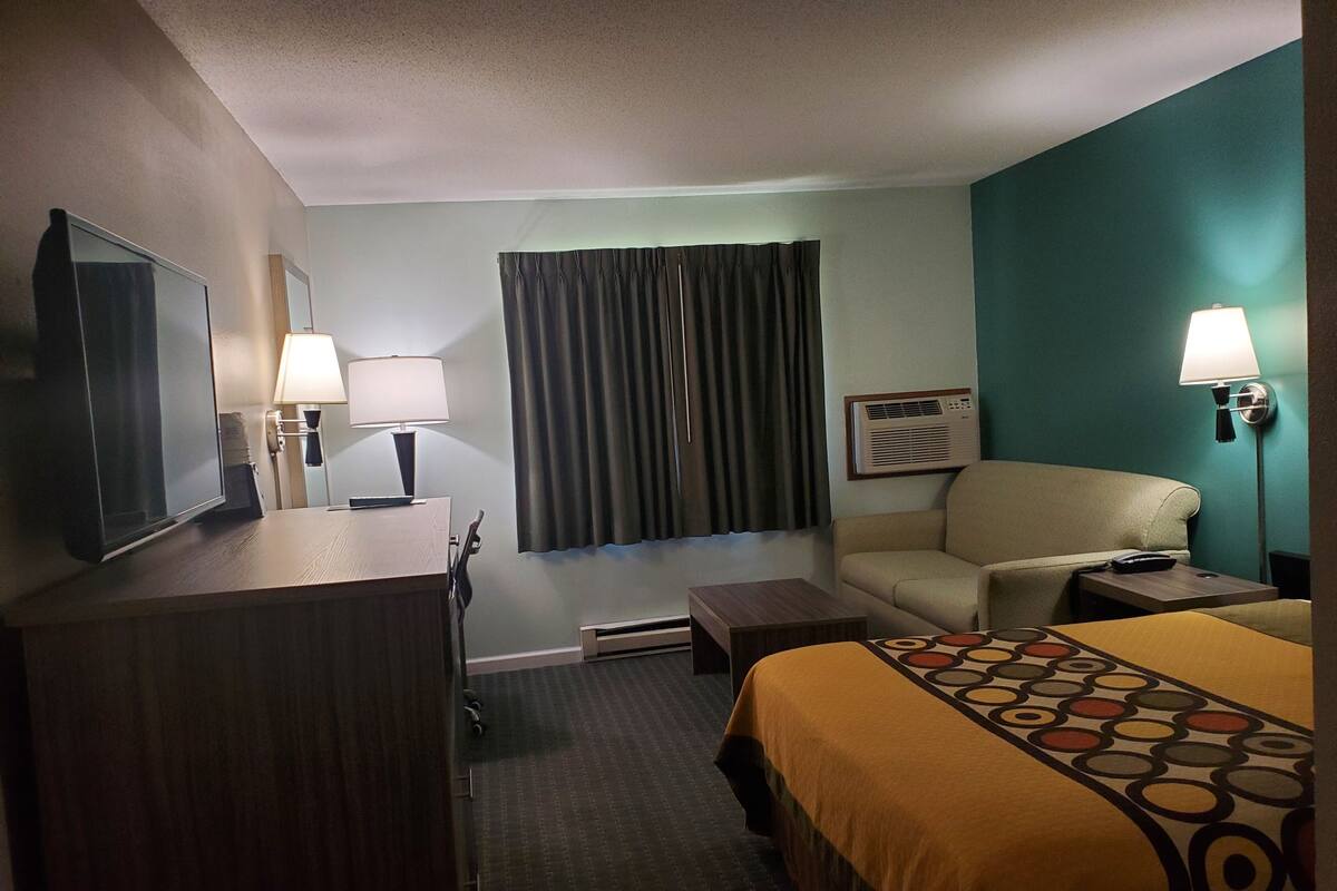 Studio Suite, 1 Queen Bed, Non Smoking | Desk, iron/ironing board, free cribs/infant beds, rollaway beds