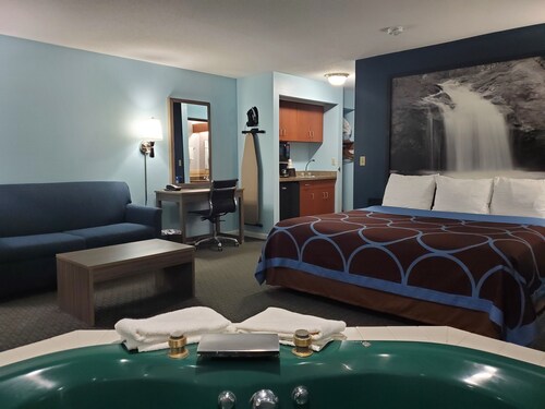 River Hill Inn & Suites