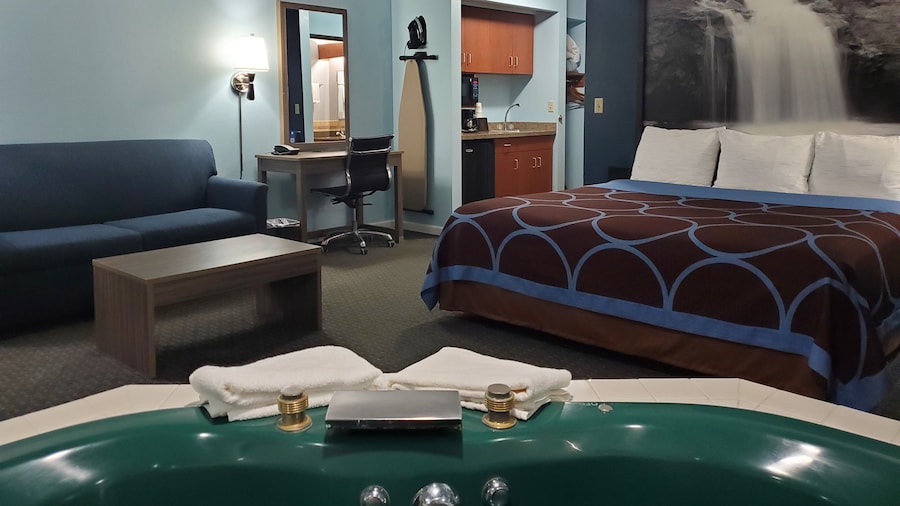 River Hill Inn & Suites