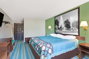 Desk, iron/ironing board, free cots/infant beds, free WiFi - Super 8 by Wyndham Harrisburg Hershey West (Harrisburg)