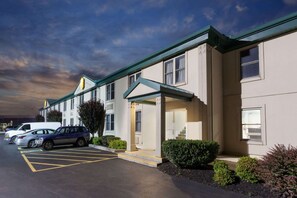 Exterior - Super 8 by Wyndham Harrisburg Hershey West (Harrisburg)