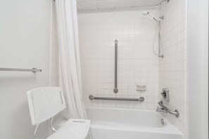 Combined shower/bathtub, free toiletries, hair dryer, towels - Super 8 by Wyndham Rice Lake (Rice Lake)