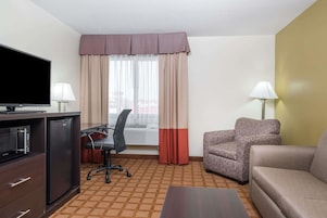 Suíte estúdio, 1 cama King, para não fumantes | Escrivaninha, espaço de trabalho para notebook, cortinas blackout