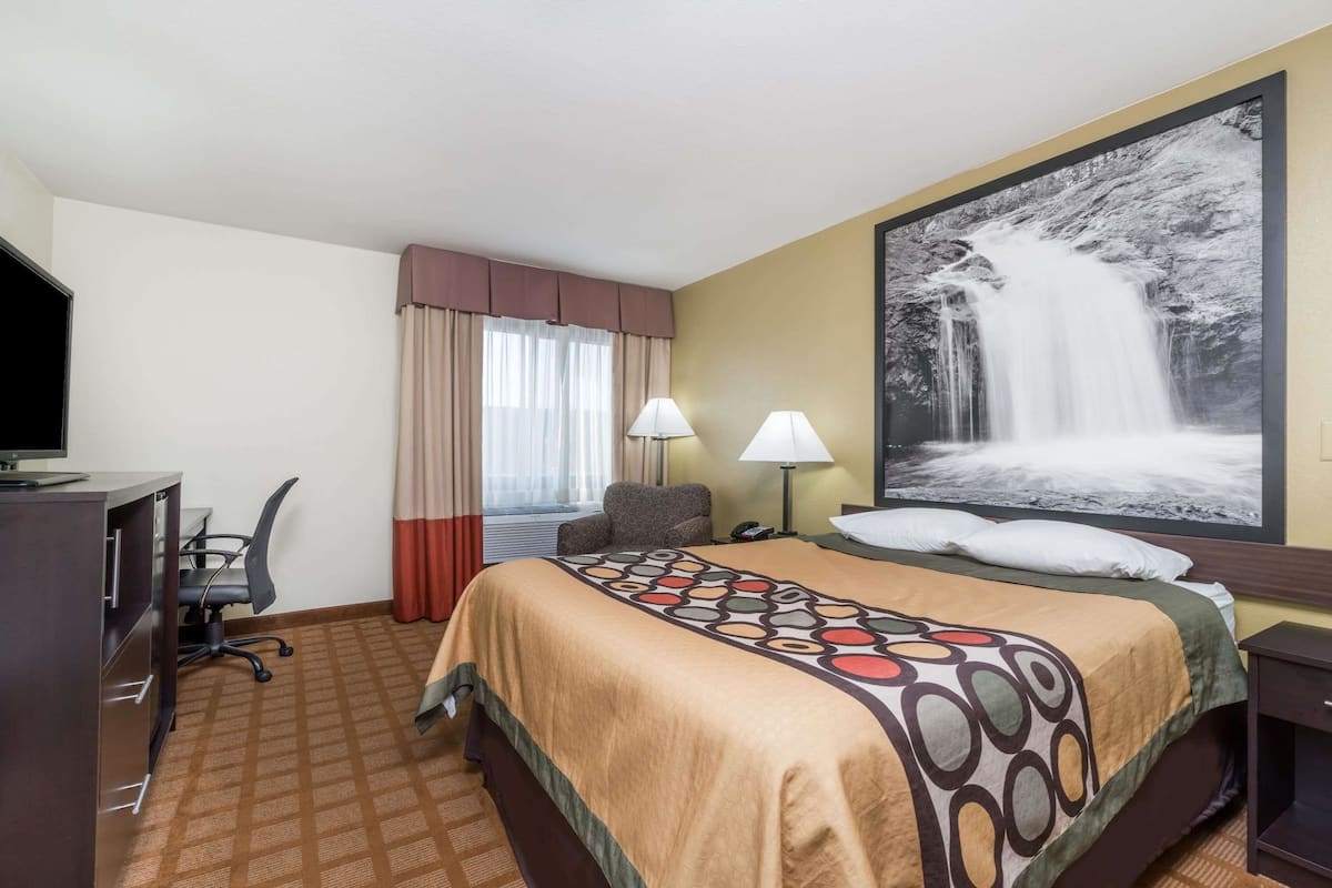 1 bedroom, desk, laptop workspace, blackout drapes