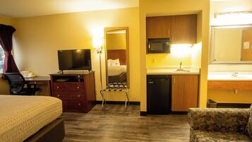 Rom, 1 kingsize-seng, ikke-røyk | Skrivebord, blendingsgardiner, wi-fi (inkludert) og sengetøy