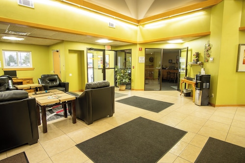 Coratel Inn & Suites By Jasper River Falls