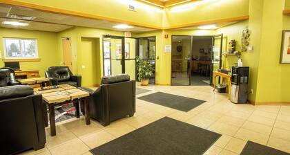 Coratel Inn & Suites By Jasper River Falls