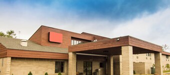 Coratel Inn & Suites By Jasper River Falls