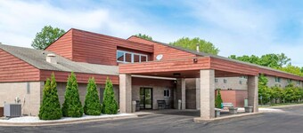 Coratel Inn & Suites By Jasper River Falls