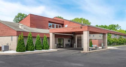 Coratel Inn & Suites By Jasper River Falls