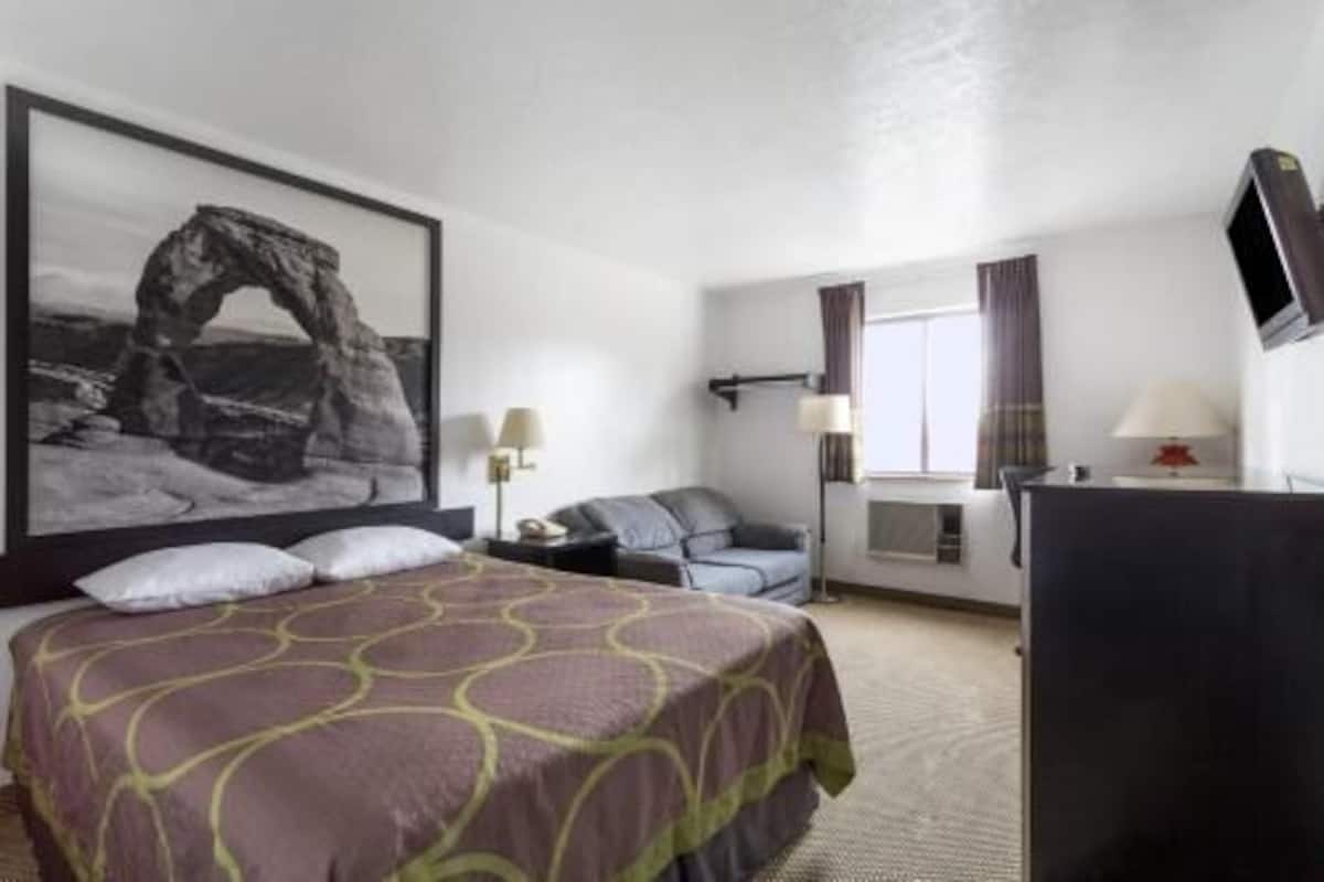 Desk, laptop workspace, free cribs/infant beds, free WiFi