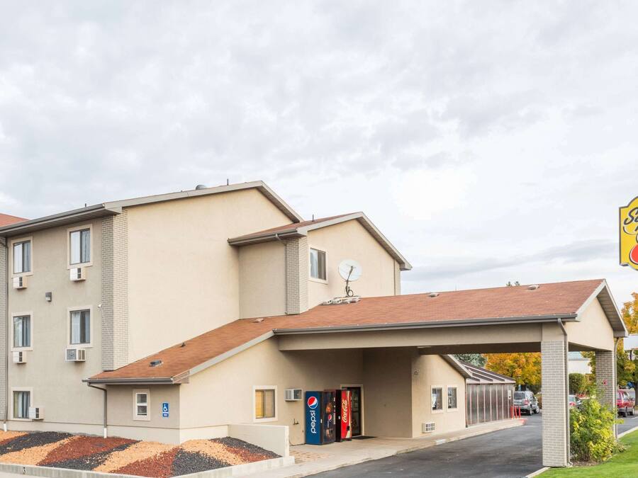 A motel with a flat roof, a covered entrance, and a sign indicating it is a Super 8 motel.