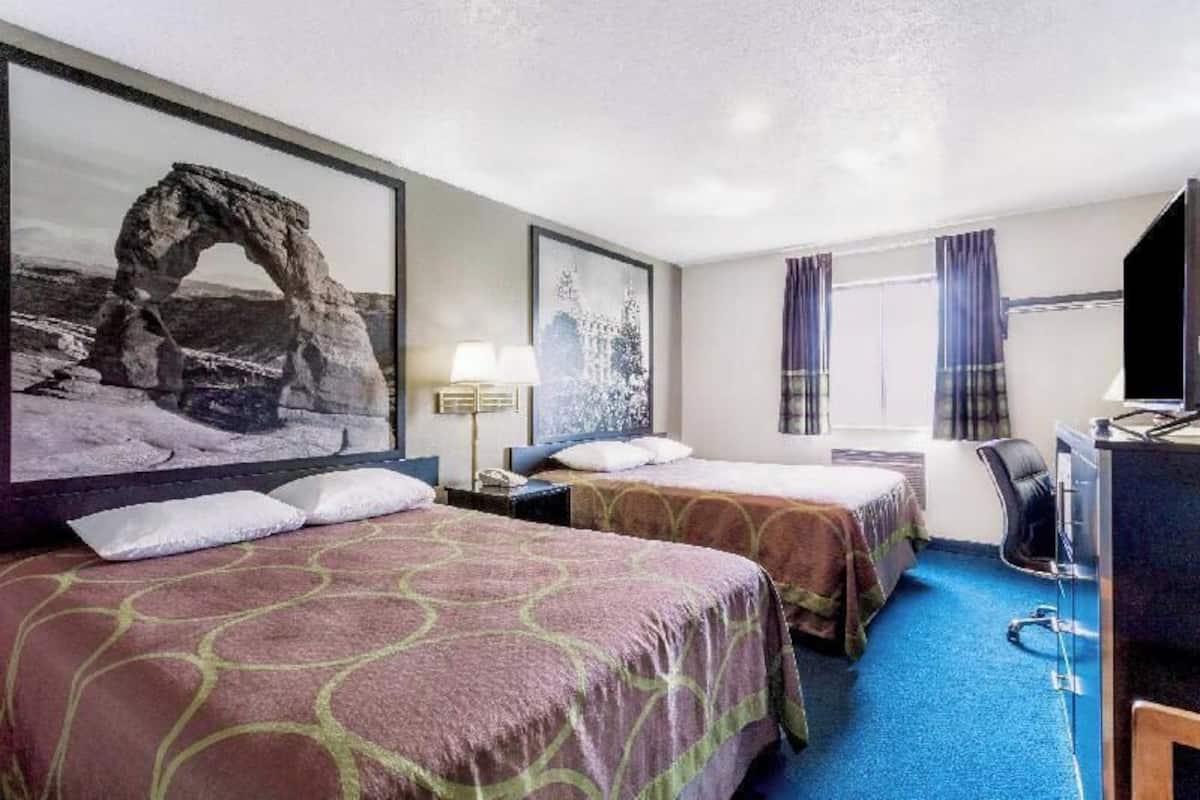 Desk, laptop workspace, free cribs/infant beds, free WiFi