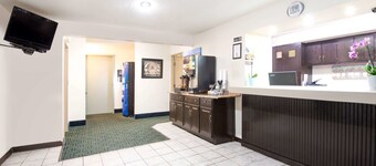 Super 8 by Wyndham Pittsburgh PA Airport/University Area