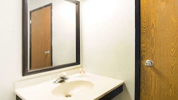 Kostenlose Toilettenartikel, Haartrockner, Handtücher, Seife
