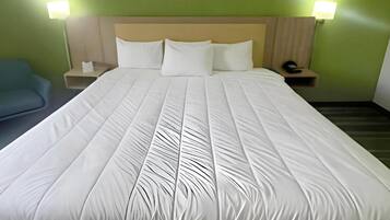 Standaard kamer, 1 kingsize bed, niet-roken | Een bureau, een strijkplank/strijkijzer, gratis babybedden, gratis wifi