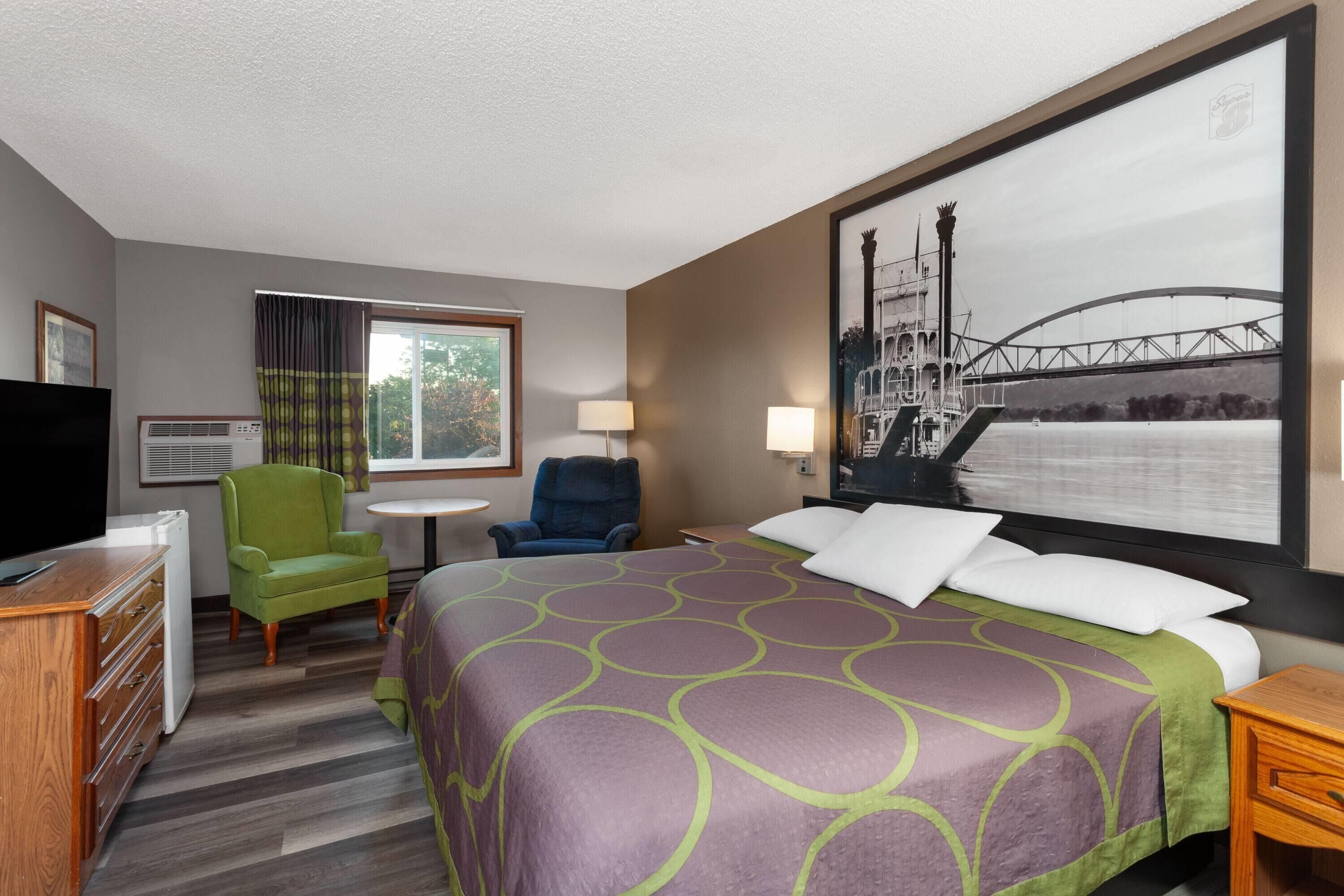 Room, 1 King Bed, Non Smoking | Desk, iron/ironing board, free cribs/infant beds, rollaway beds