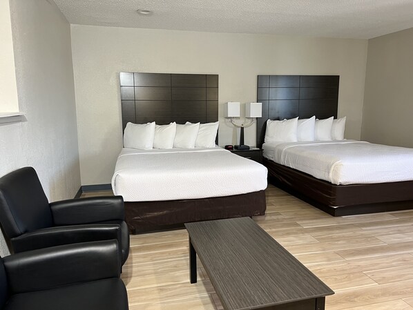 Suite, 2 Queen Beds, Non Smoking