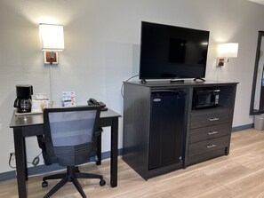 Suite, 2 Queen-Betten, Nichtraucher | Schreibtisch, Bügeleisen/Bügelbrett, kostenlose Babybetten
