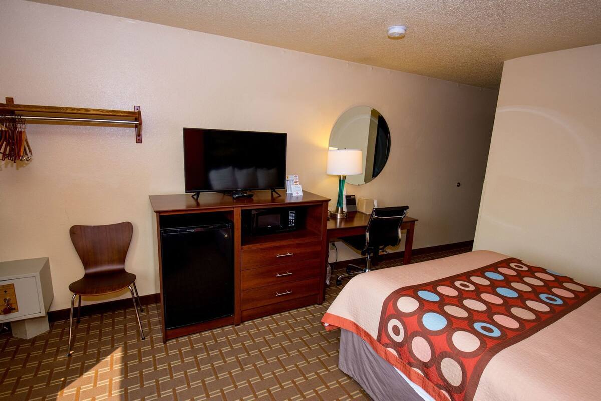In-room safe, desk, iron/ironing board, free cribs/infant beds