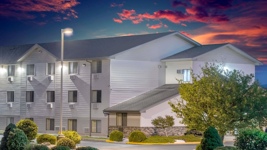 Super 8 by Wyndham Altoona