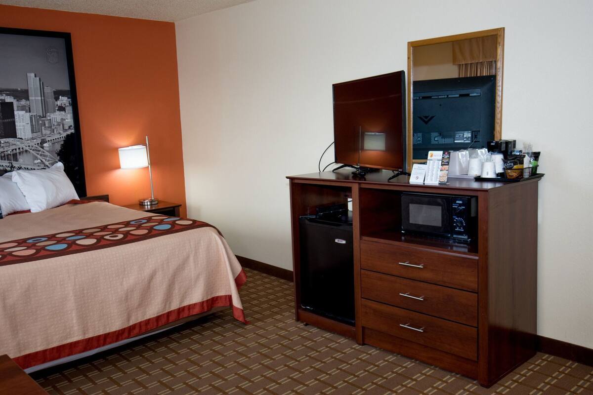 In-room safe, desk, iron/ironing board, free cribs/infant beds