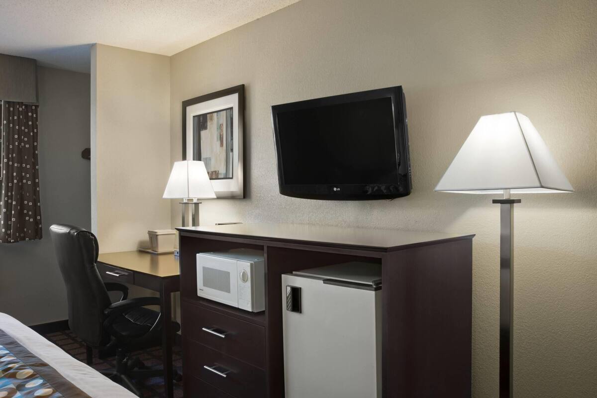 In-room safe, desk, iron/ironing board, free cribs/infant beds