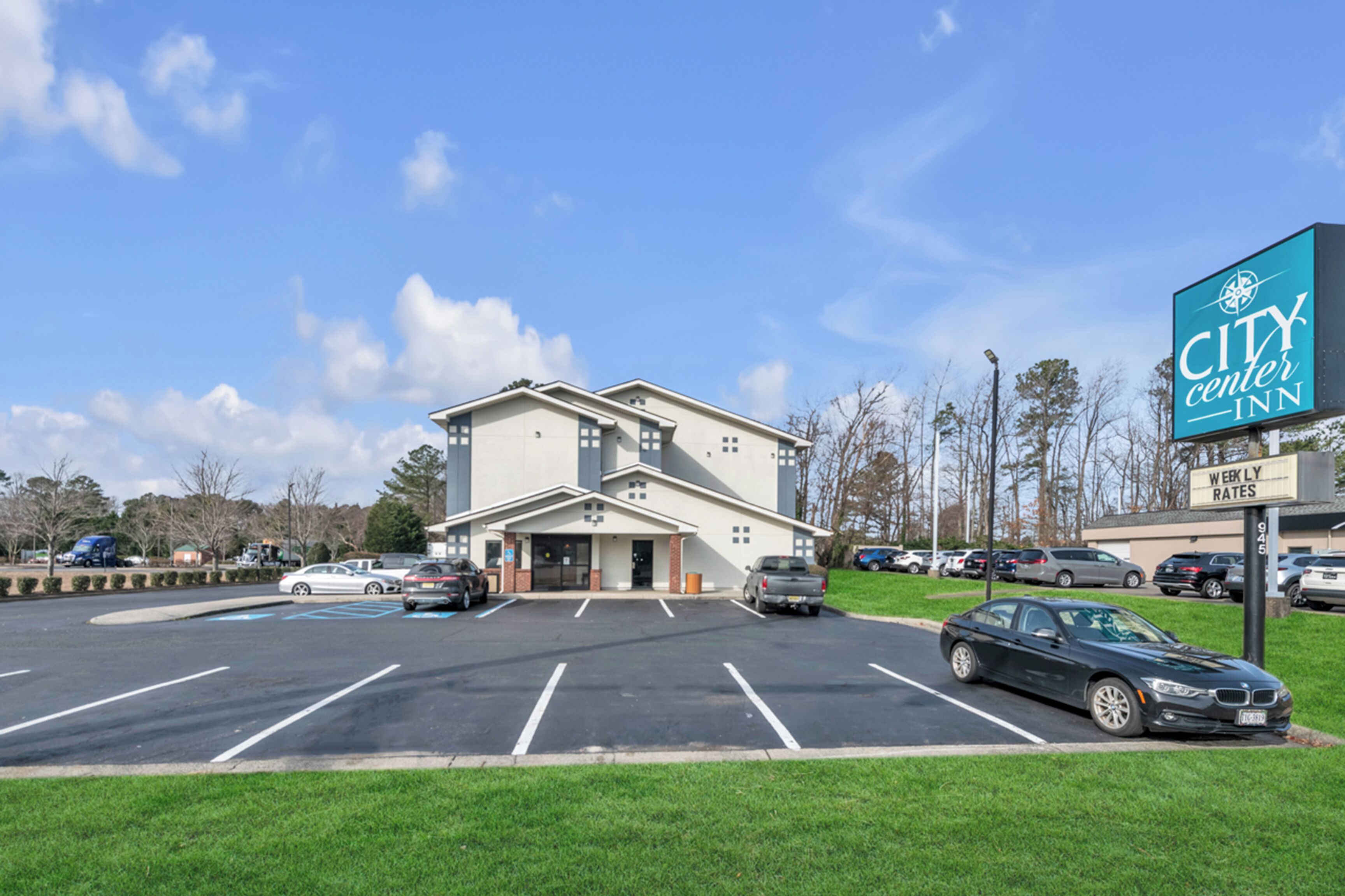 A CITY CENTER INN with a parking lot and a building with multiple floors.