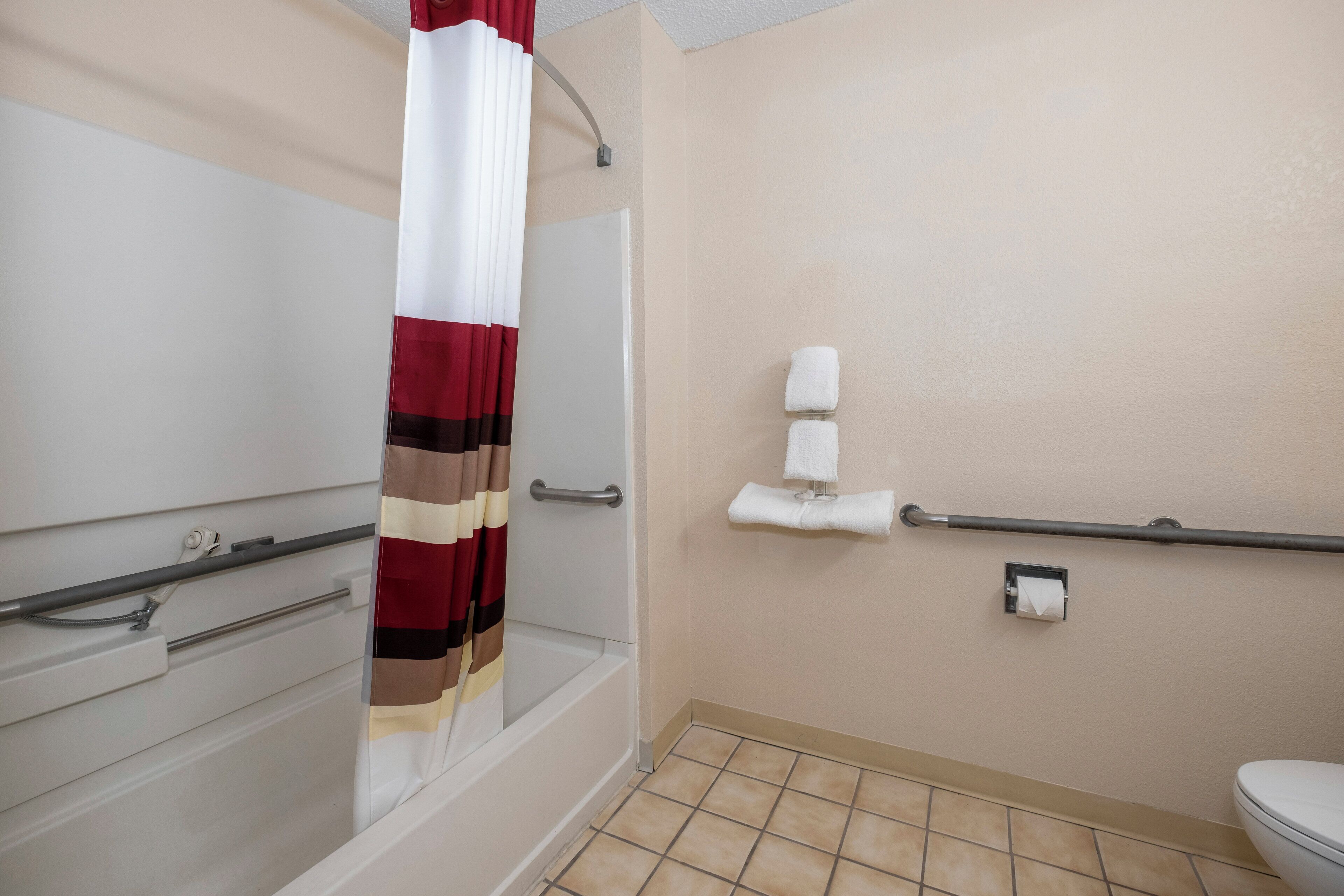 Superior Room, 1 King Bed, Accessible, Non Smoking | Accessible bathroom