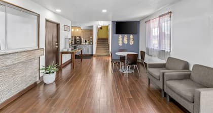 Super 8 by Wyndham Franklin