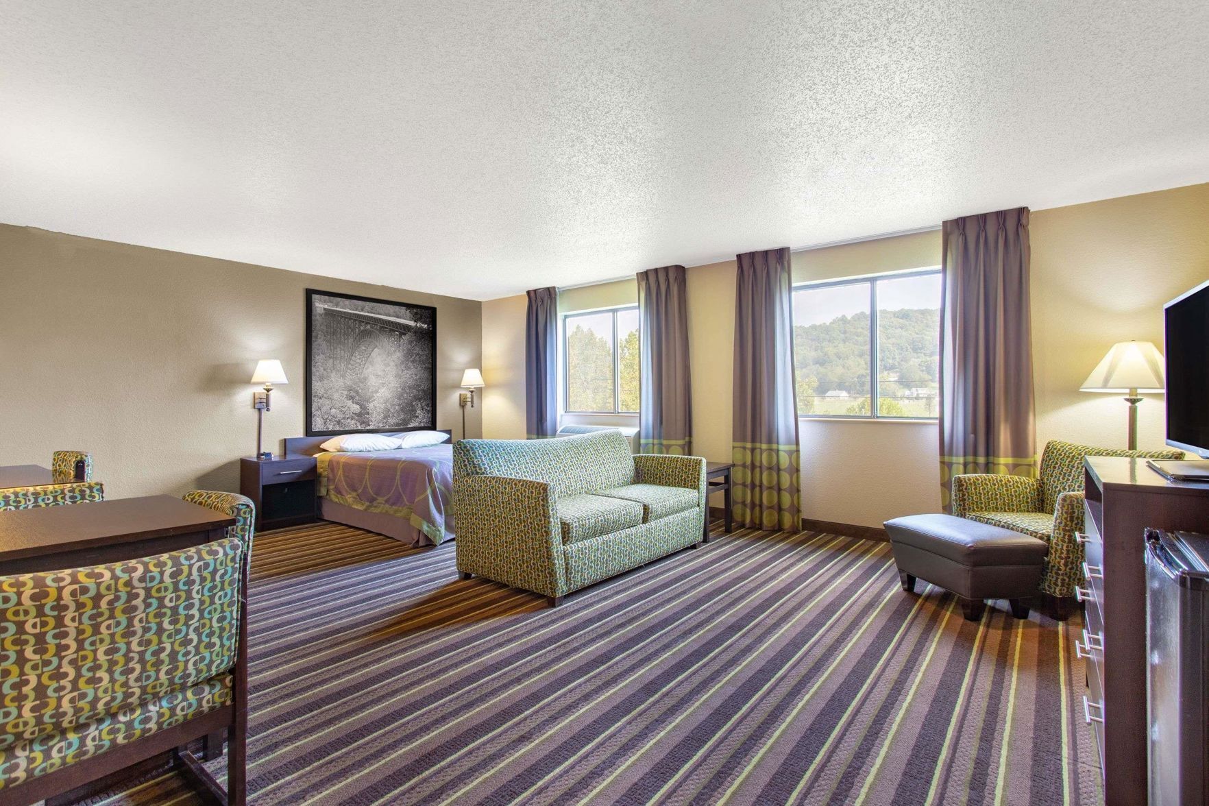 Desk, free cots/infant beds, free WiFi, bed sheets