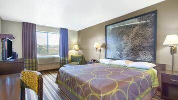 Standard Room, 1 King Bed | Desk, free cribs/infant beds, free WiFi, bed sheets