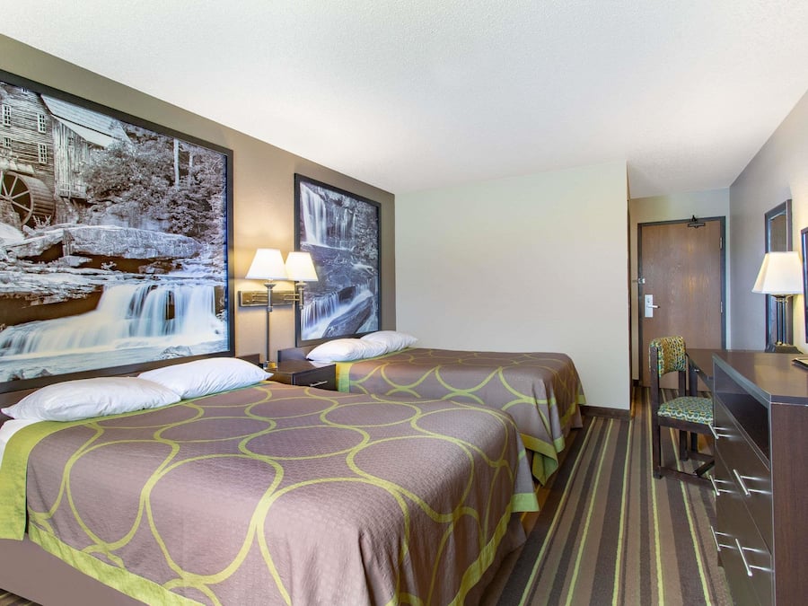 Double Room, 2 Double Beds | Desk, free cribs/infant beds, free WiFi, bed sheets