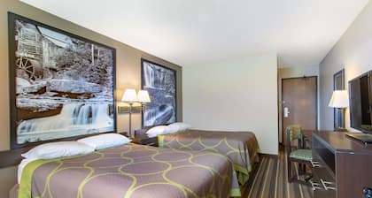 Super 8 by Wyndham Weston WV