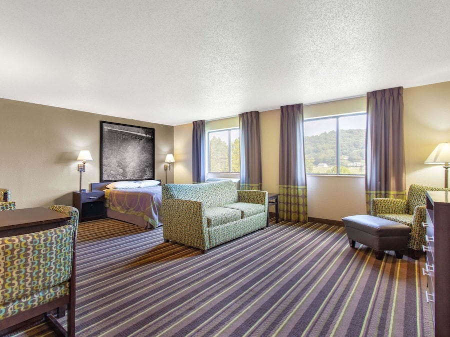 Studiosuite, 1 Queen-Bett, Nichtraucher | Schreibtisch, kostenlose Babybetten, kostenloses WLAN, Bettwäsche