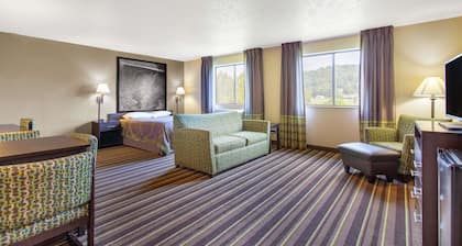 Super 8 by Wyndham Weston WV