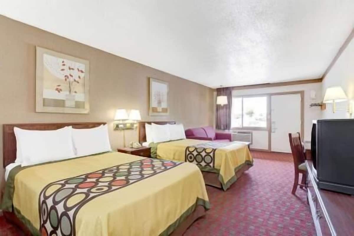 Bureau, chambres insonorisées, fer et planche à repasser