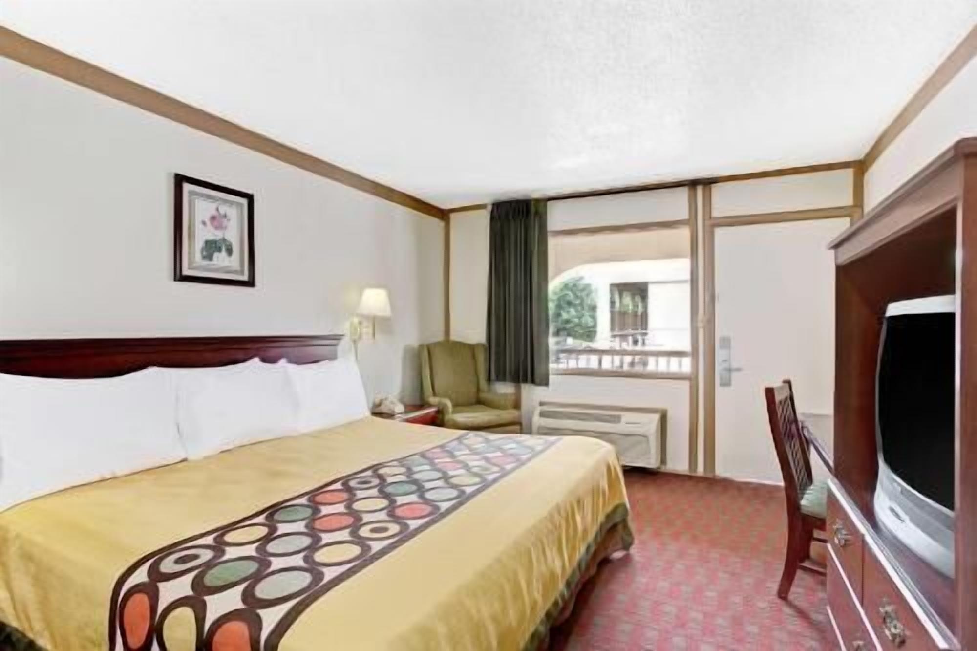 Desk, soundproofing, iron/ironing board, rollaway beds