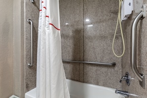 Deluxe Room, 1 King Bed, Accessible, Non Smoking | Bathroom | Combined shower/tub, towels - Red Roof Inn Suffolk (Suffolk)