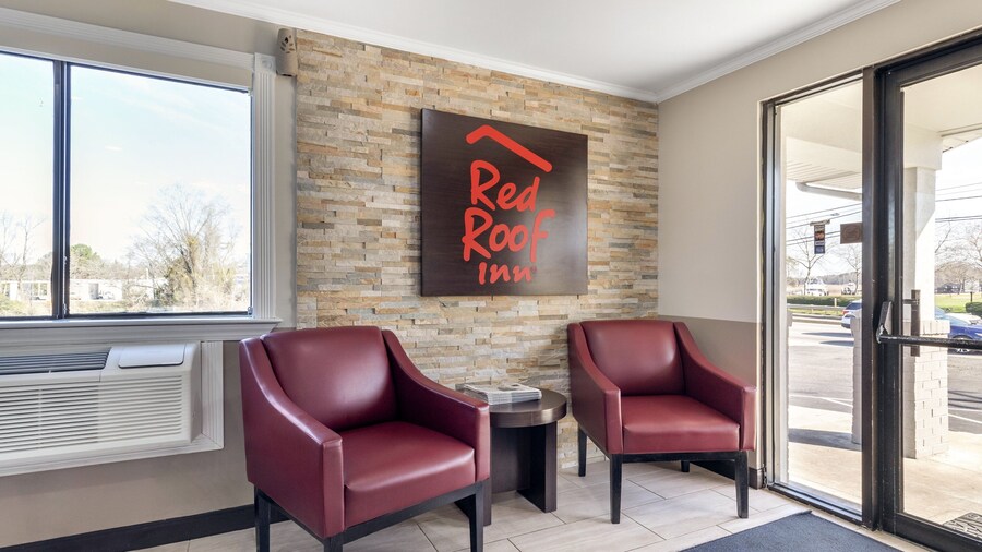 Red Roof Inn Suffolk