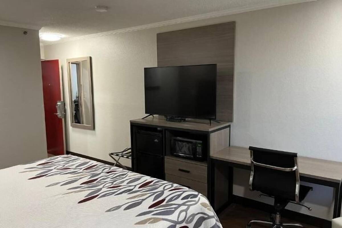 Desk, blackout drapes, iron/ironing board, free cribs/infant beds