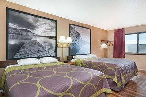 Standaard kamer, 2 queensize bedden | Een bureau, gratis babybedden, gratis wifi, beddengoed
