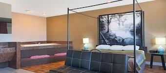 Super 8 by Wyndham Marshall MN