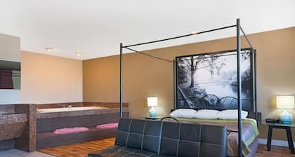 Super 8 by Wyndham Marshall MN