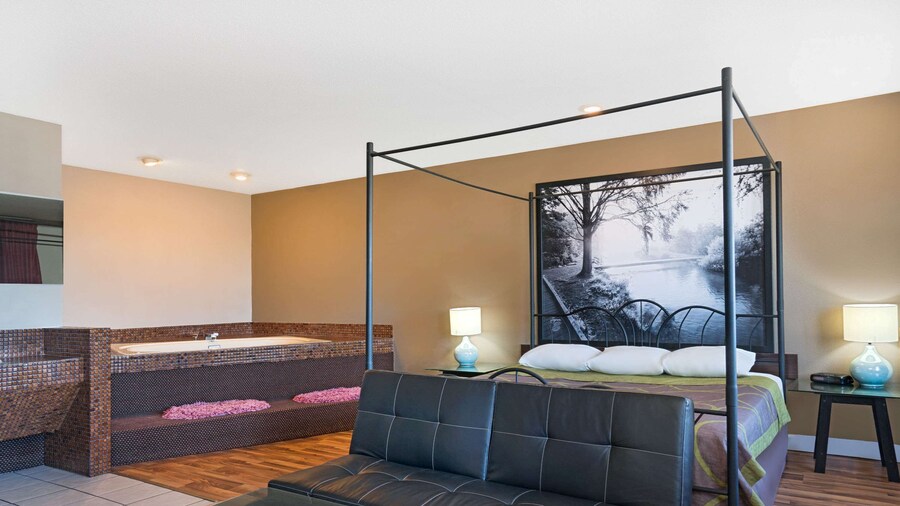 Super 8 by Wyndham Marshall MN