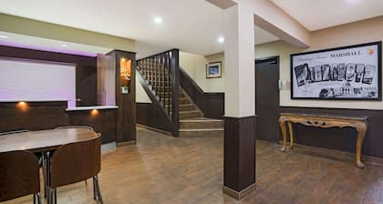 Super 8 by Wyndham Marshall MN