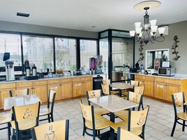 Free daily continental breakfast