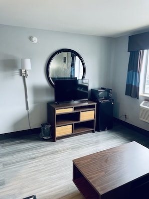 Desk, laptop workspace, iron/ironing board, free cots/infant beds