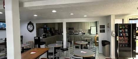 Petit déjeuner complet compris tous les jours