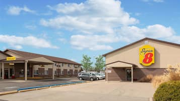 Experience a straightforward and comfortable stay at this welcoming motel, featuring a simple design and EZ-IN service.
